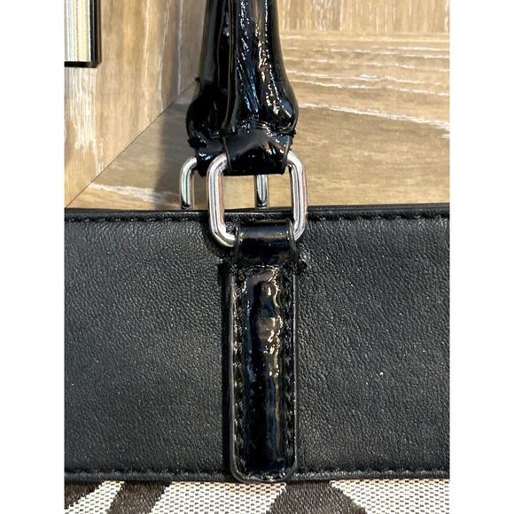 Guess Purse - Picture 3 of 8